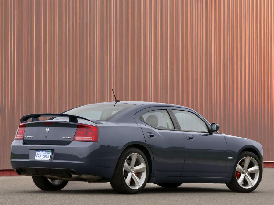  Dodge Charger SRT8 2005 года  (фото 5 из 11)